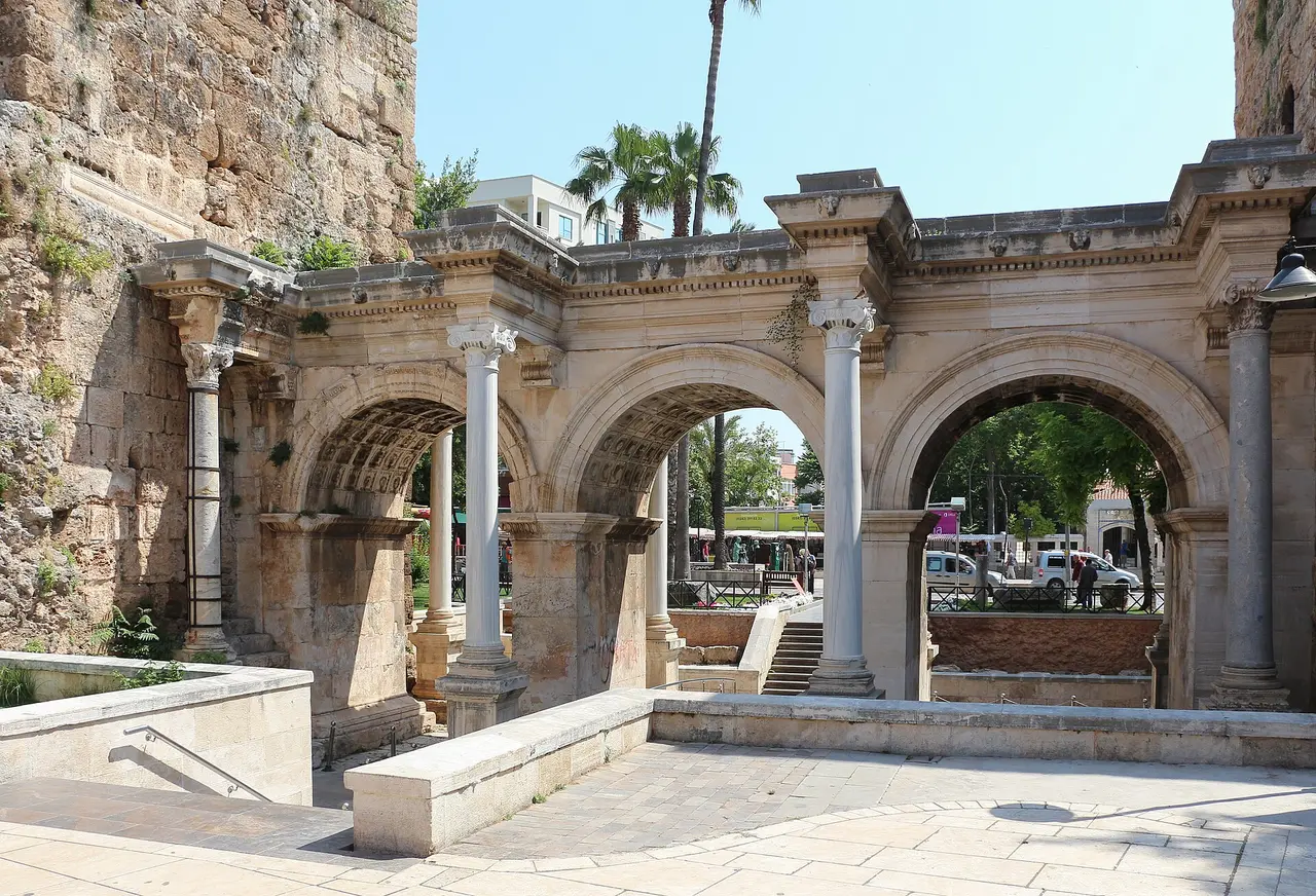 Portão de Adriano em Antalya